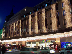 L'habillage lumineux du BHV pour Noël (520x)