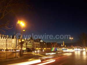 La Conciergerie, l'Institut de France et la Tour Eiffel (423x)