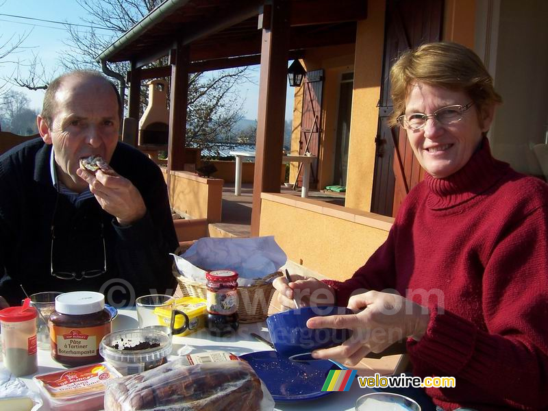 Lekker in het zonnetje aan het eten ... in december!