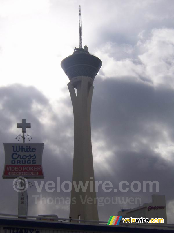 De toren van het Stratosphere Hotel