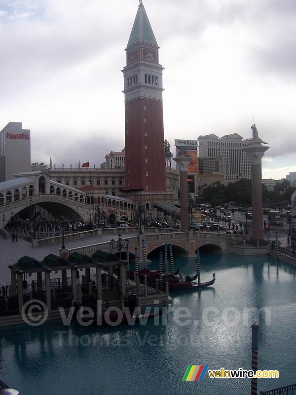 Une place vénitienne devant l'hôtel Venetian