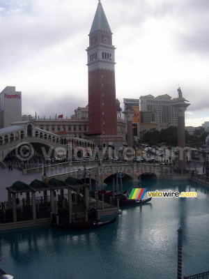 A Venetian place in front of the Venetian hotel (216x)