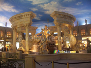 Roman fountain in the Venetian hotel (339x)