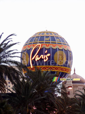 The sign on which you can recognise the Paris Hotel (247x)