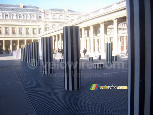 Les piliers dans la cour intérieure du Palais Royal (2) (367x)