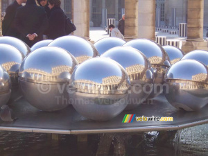 Des boules brillantes au Palais Royal (2) (324x)