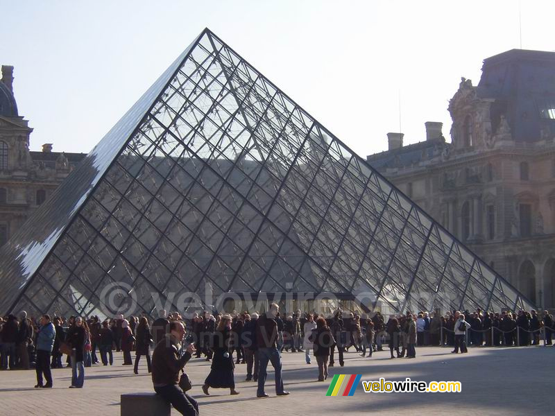 De pyramide van het Louvre