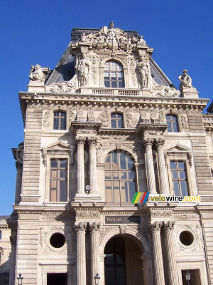 Un des pavillons du Louvre (534x)