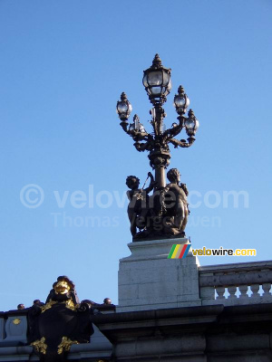 Une des statues du Pont Alexandre III (573x)