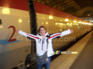 Ellen devant le Thalys (267x)