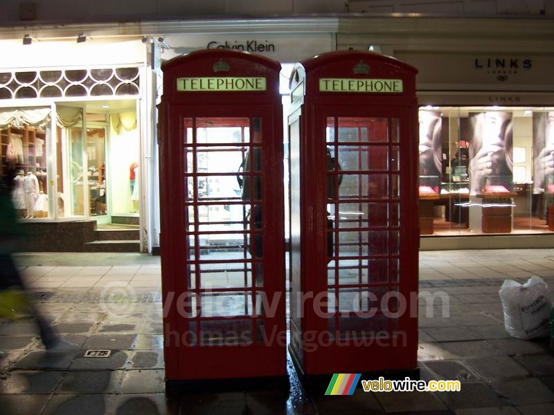 Twee Londense telefooncellen