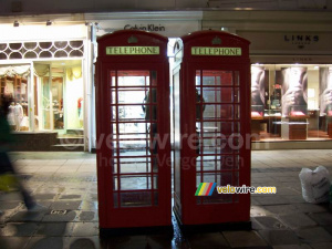 Two public phones in London (264x)
