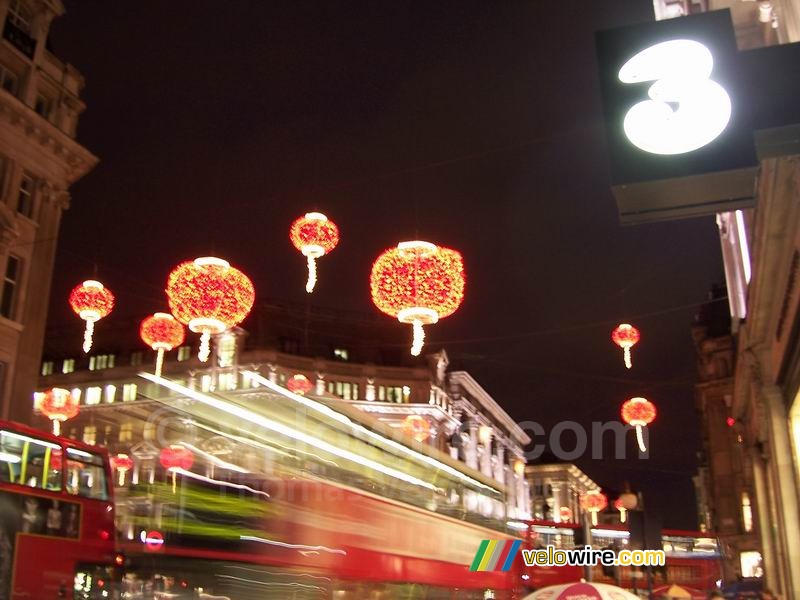 Lampionnen voor het Chinees nieuwjaar bij Oxford Circus (2)
