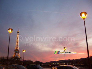 La Tour Eiffel et le coucher du soleil (315x)