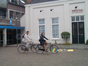 [The Netherlands] Cédric and Isabelle on their bicycle (516x)