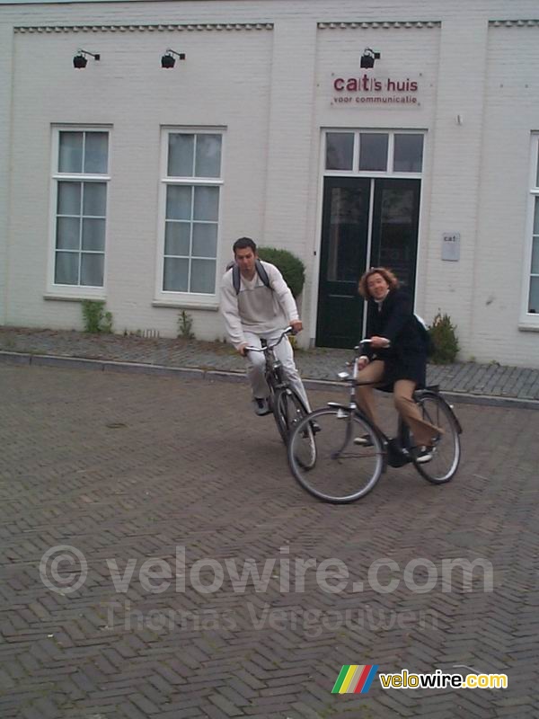[The Netherlands] Cédric and Isabelle on their bicycle