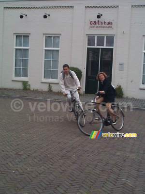 [The Netherlands] Cédric and Isabelle on their bicycle (352x)