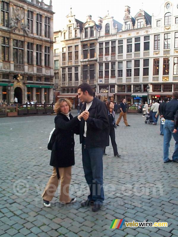 [Brussel] Cédric & Isabelle dansend op de Grote Markt