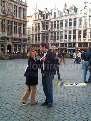 [Brussels] Cédric & Isabelle dancing at the Central Place (535x)