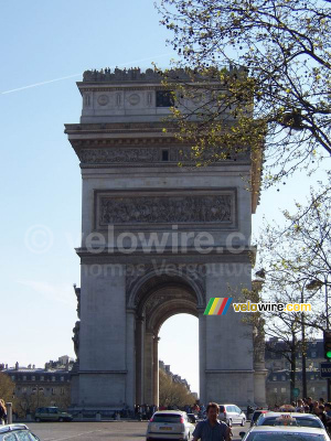 L'Arc de Triomphe vu depuis l'Avenue de Wagram (609x)