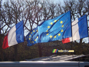 Les drapeaux français et européens (486x)