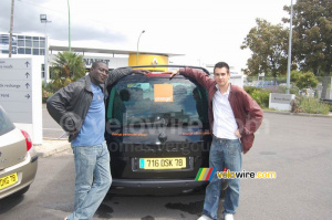 Avant départ : Moussa & Julien, deux de nos coaches (520x)