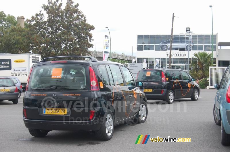 Before departure: two of the Renault Espace cars