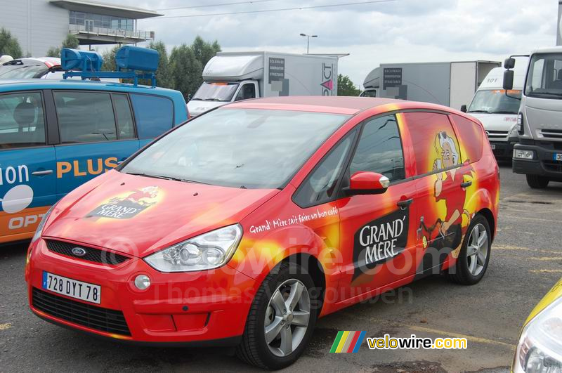 Une voiture Grand' Mère