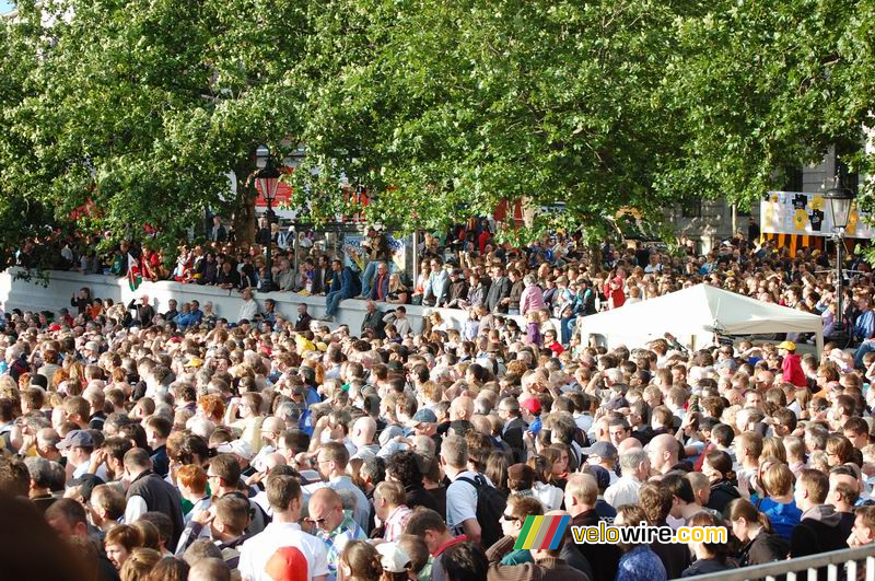 London spectators at the team presentations