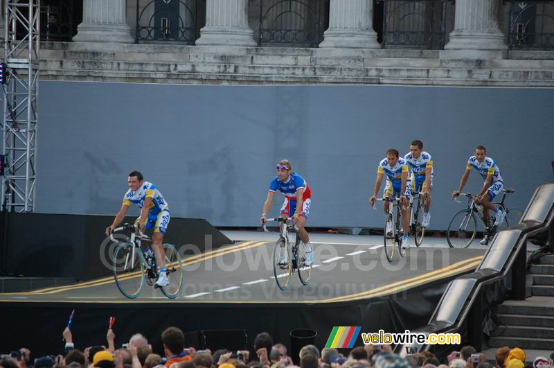 AG2R : Simon Gerans, Christophe Moreau, Jose-Luis Arieta, Sylvain Calzati & Cyril Dessel