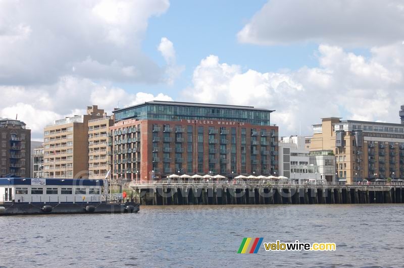 Butler's Wharf Ltd vu depuis la navette fluviale du Tour de France