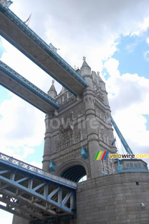 Le Tower Bridge vu depuis la navette fluviale du Tour de France (3) (610x)