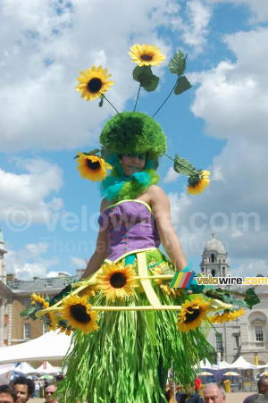 Une des filles tournesol au Village Départ (680x)