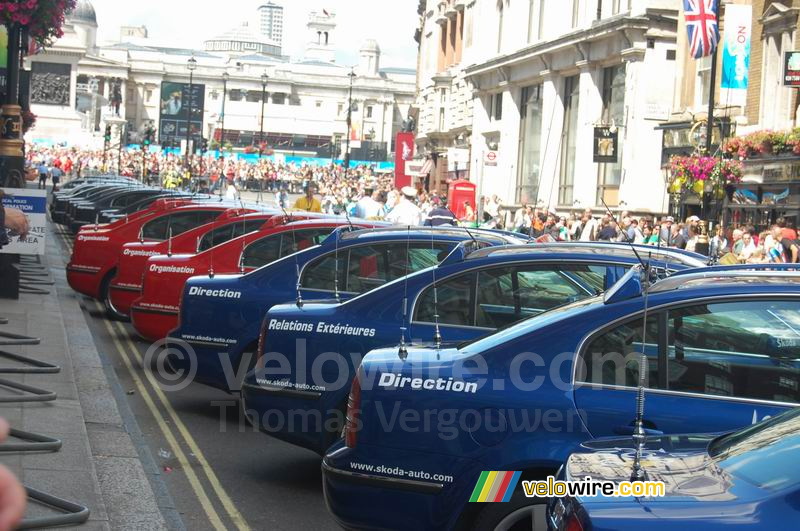 Une partie du parc de voitures de l'organisation du Tour à Londres