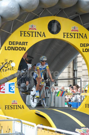 John Gadret d'AG2R au départ de son prologue (636x)