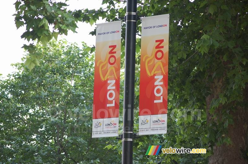 Une des bannières annonçant le départ du Tour de France à Londres