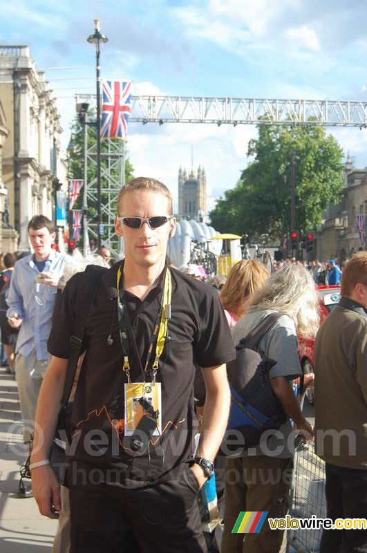 Thomas, devant la rampe de départ et Westminster Abbey (1)