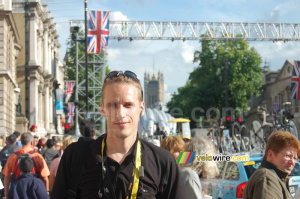 Thomas, in front of the start and Westminster Abbey (2) (808x)