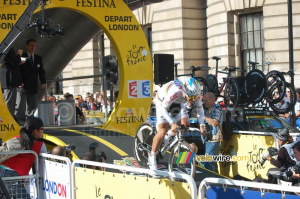 Fabian Cancellara de CSC au départ de son prologue (504x)