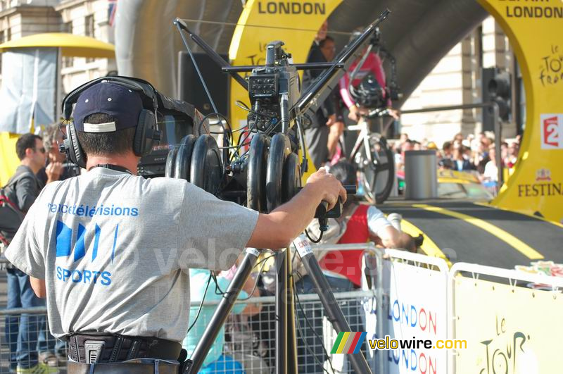 France Télévision's camera at the prologue start in London