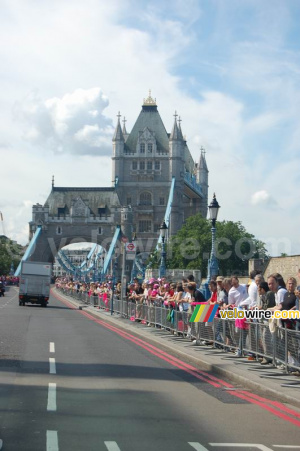 A l'approche du Tower Bridge (509x)