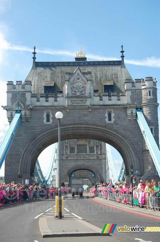 Het begin van de Tower Bridge