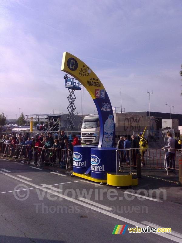 The start arch of the Waregem > Compiègne stage