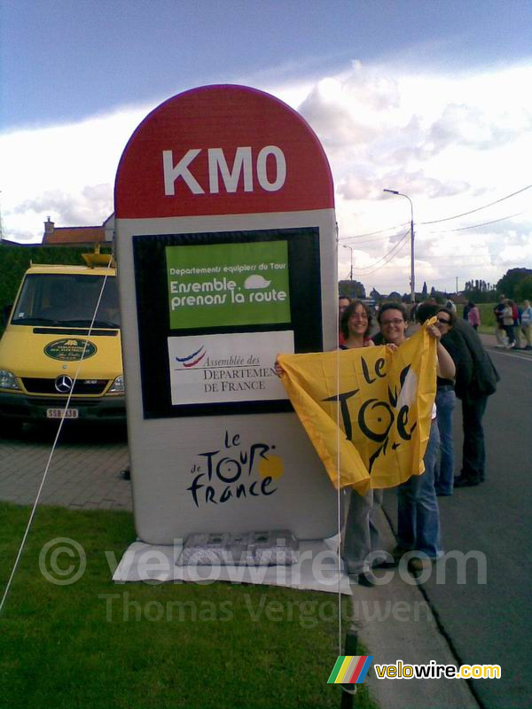 Motivated people at the 0 kilometre point in Waregem