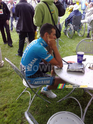 Alessandro Cortinovis (Milram) au téléphone (631x)