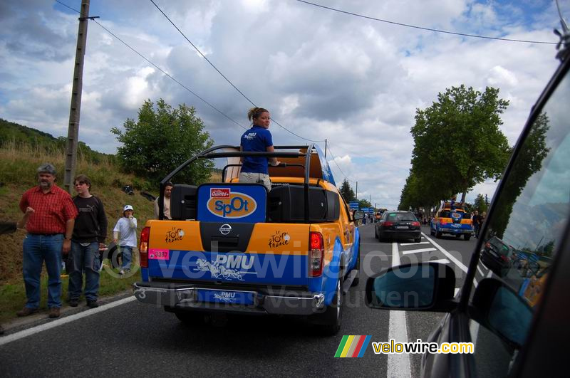 PMU dans la caravane publicitaire