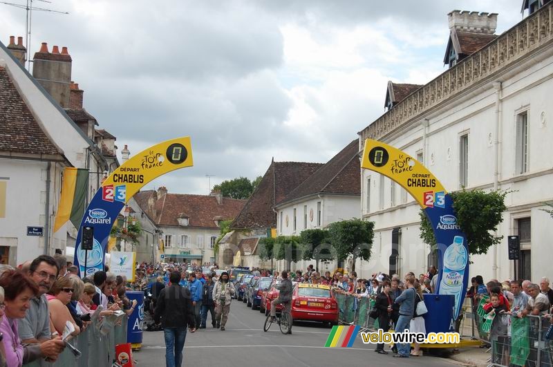 The start arch for the Chablis > Autun stage