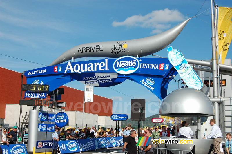 The finish of the Tour stage in Autun (2)