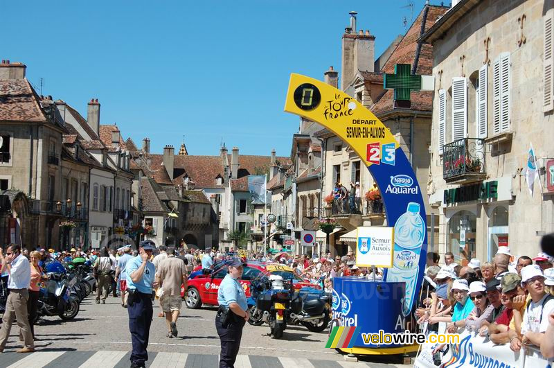 The start in Semur-en-Auxois