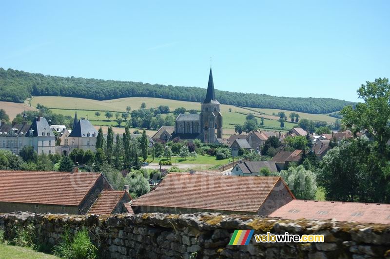 Een mooi uitzicht over het dorpje Sainte-Sabine
